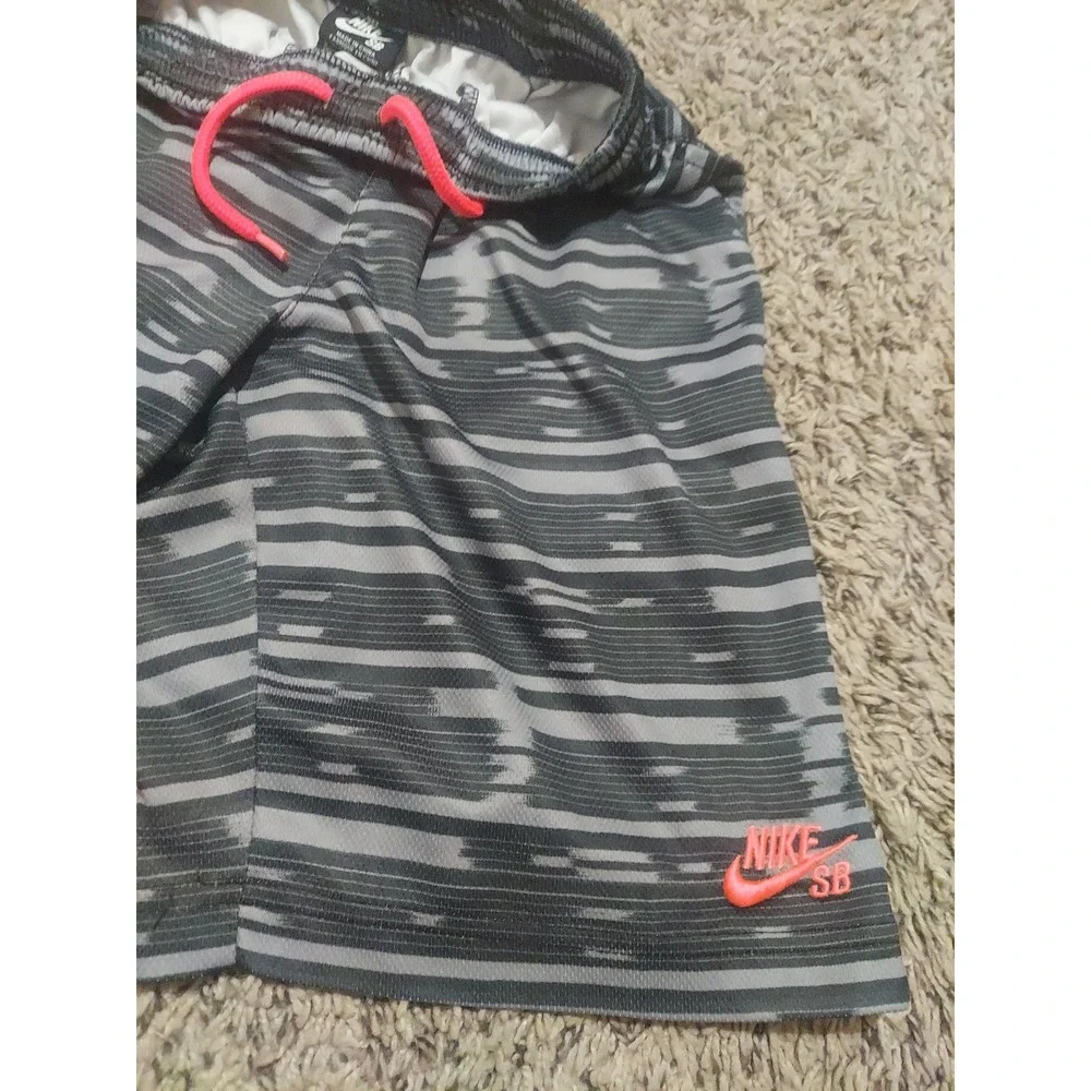 Nike Skateboarding‎ shorts